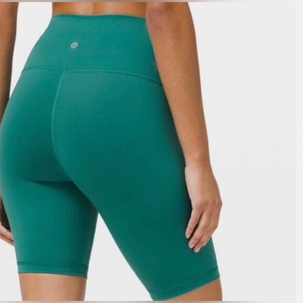 Lululemon Wunder Train HR Shorts 8” in Teal Lagoon 4 EUC